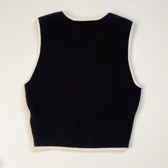 House of Harlow 1960 Ribbed Black and White Contrast Trim Cropped Sweater Tank - Picture 4 of 4